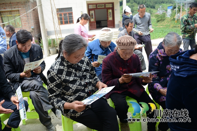 古蔺县法院：巡回审理在田间，司法为民零距离(图2)