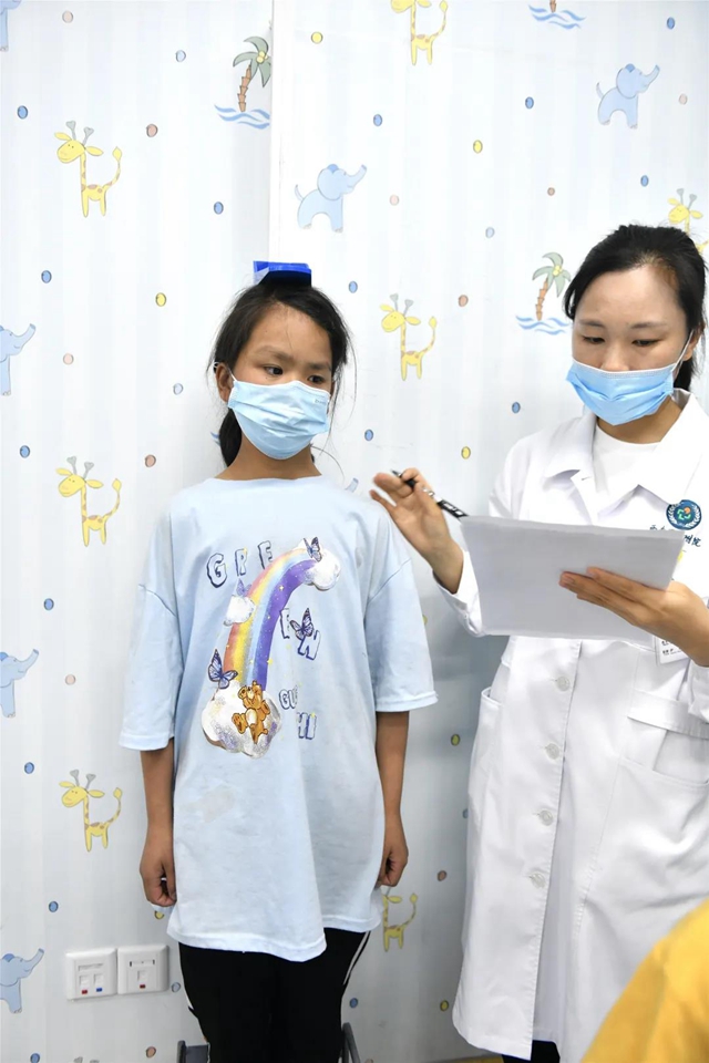 每年来西南医大附院过六一的连体孩子们长大了！快满18岁的她们，愿望是当医生(图2)