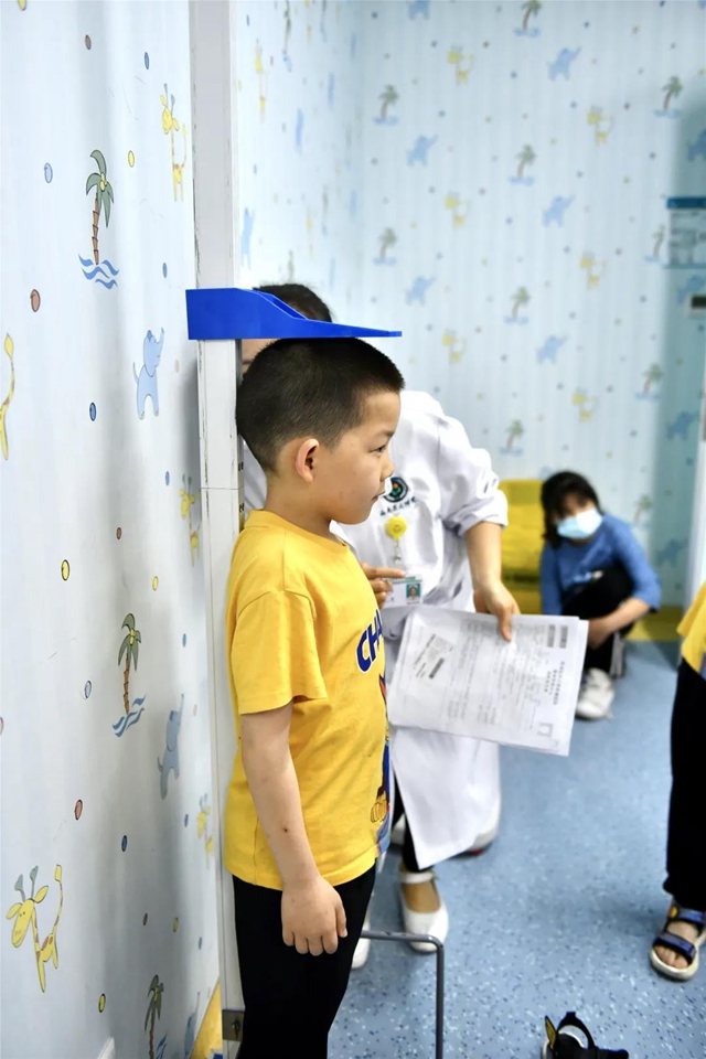 每年来西南医大附院过六一的连体孩子们长大了！快满18岁的她们，愿望是当医生(图3)