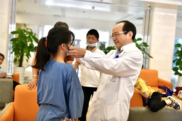 每年来西南医大附院过六一的连体孩子们长大了！快满18岁的她们，愿望是当医生(图11)