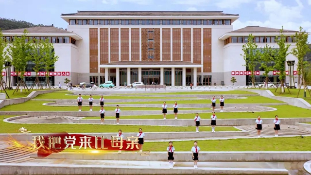 超震撼！宜宾万名学子“唱支山歌给党听”!(图6)