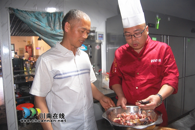 纳溪：专合社“牵手”土鸡馆，乐了老板富了村民(图1)