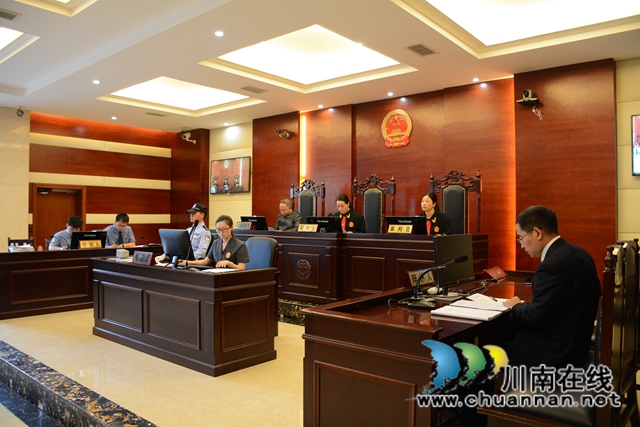 “大法庭”里的“小课堂”！古蔺县法院邀请学生观摩庭审“零距离”接触法律(图1)