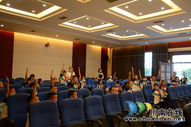 “大法庭”里的“小课堂”！古蔺县法院邀请学生观摩庭审“零距离”接触法律(图3)