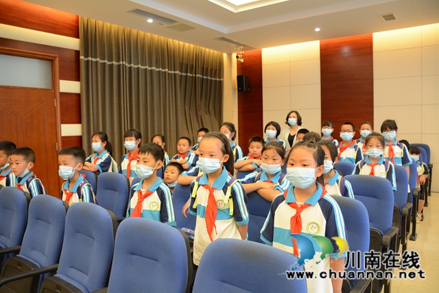 “大法庭”里的“小课堂”！古蔺县法院邀请学生观摩庭审“零距离”接触法律(图2)