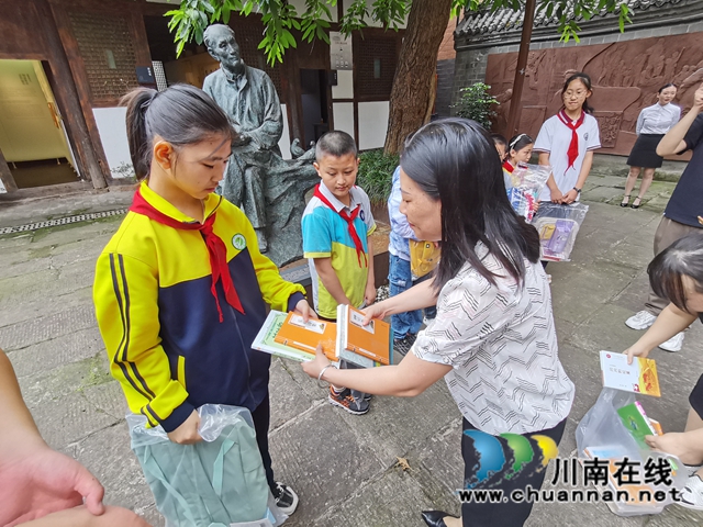 用爱心温暖人心！民盟龙马潭区基层委员会走访慰问留守儿童(图2)