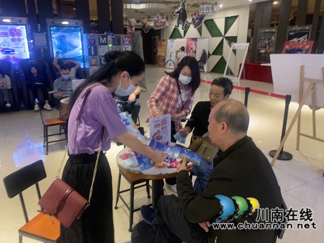 江阳区华阳街道开展观看《悬崖之上》主题党日活动(图1)