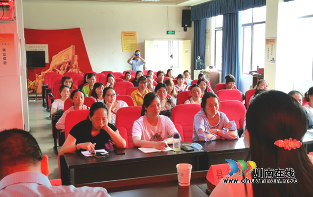 合江县农民工留守妇女技能培训“充电”忙(图1)