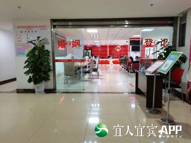 跨省通办首日 四川省第一个“红本本”在宜宾叙州区发出(图1) 跨省通办首日 四川省第一个“红本本”在宜宾叙州区发出(图1)