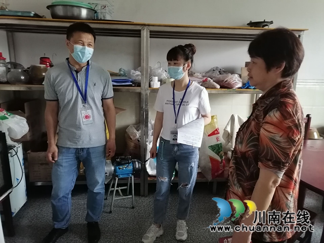 泸县云龙镇市监所检查敬老院食品安全(图1) 泸县云龙镇市监所检查敬老院食品安全(图1)