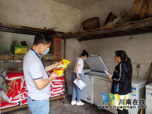 泸县云龙镇市监所检查敬老院食品安全(图2) 泸县云龙镇市监所检查敬老院食品安全(图2)
