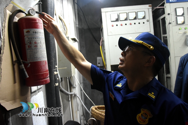 泸州市消防救援支队开展高考前消防安全检查(图1)