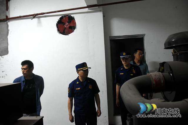 泸州市消防救援支队开展高考前消防安全检查(图5)