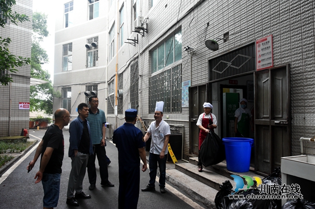 泸州市消防救援支队开展高考前消防安全检查(图3)