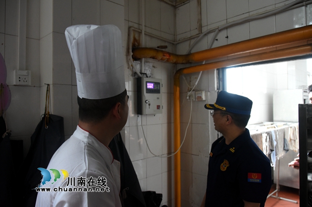 泸州市消防救援支队开展高考前消防安全检查(图4)