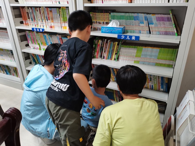 龙马潭区小市街道杜家街社区开展“亲子阅读 书香社区”活动(图4) 龙马潭区小市街道杜家街社区开展“亲子阅读 书香社区”活动(图4)