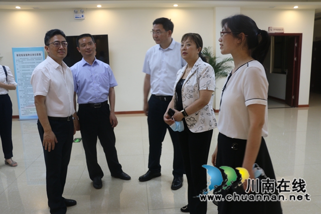 四川省新冠病毒疫苗接种工作督导组到泸州市龙马潭区红星街道天立社区接种点指导疫苗接种工作(图1)