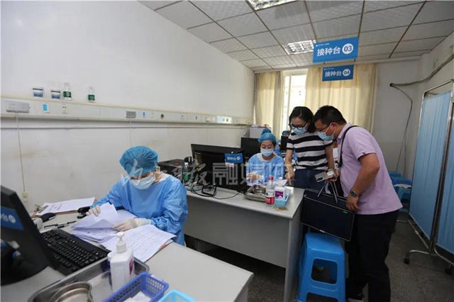 应接尽接!内江新冠疫苗第一针接种突破110万人!(图5) 应接尽接!内江新冠疫苗第一针接种突破110万人!(图5)