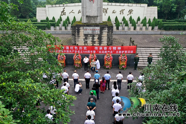 纳溪：老党员讲革命故事，传承奋斗精神(图2)