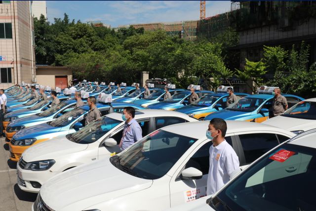 泸州主城区：120辆高考免费“爱心车”集结完毕！(图1)