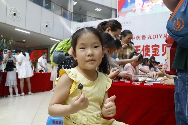 泸州：传承国粹学中医，天使宝贝做香丸(图15)