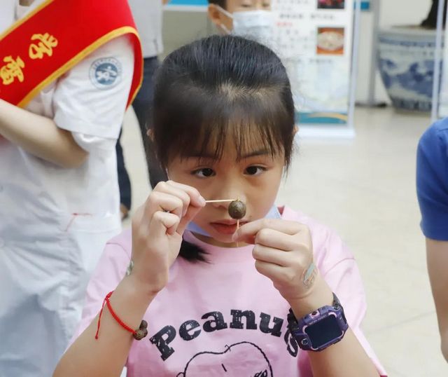 泸州：传承国粹学中医，天使宝贝做香丸(图9)