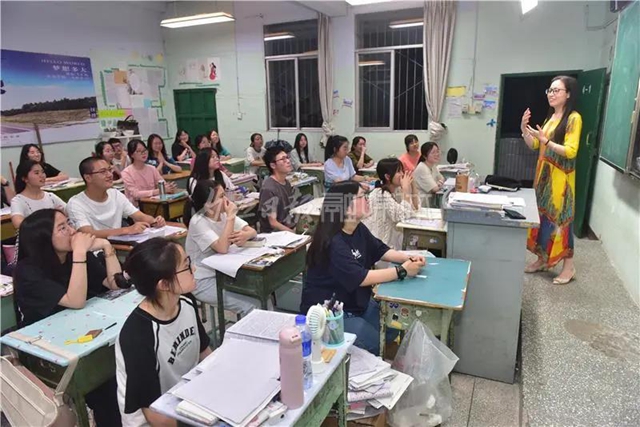 千余名学生赴考,66辆专车护航,内江“毛坦厂”中学迎来高考(图6) 千余名学生赴考,66辆专车护航,内江“毛坦厂”中学迎来高考(图6)