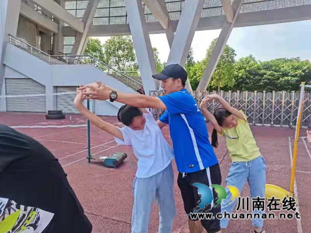 龙马潭区红星街道奥体社区开展“我为群众办实事”中考体能训练活动(图3)