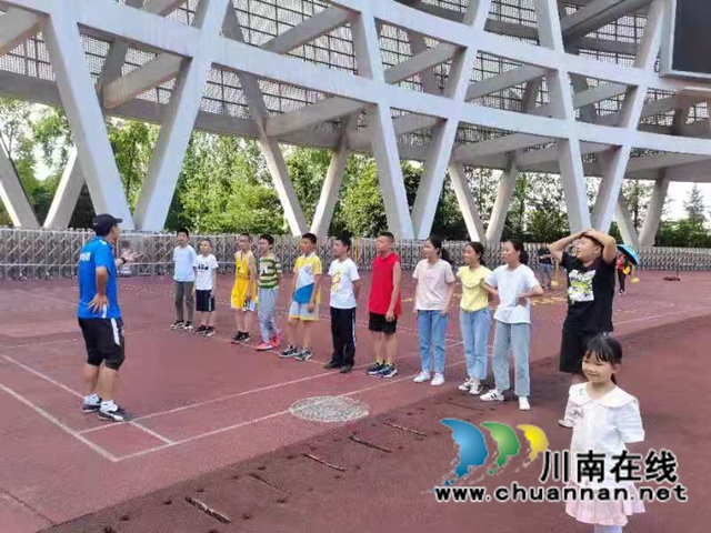 龙马潭区红星街道奥体社区开展“我为群众办实事”中考体能训练活动(图4)