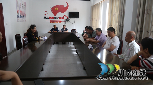 纳溪区法院邀请大代表、政协委员旁听评议法庭庭审(图2)