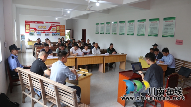 纳溪区法院邀请大代表、政协委员旁听评议法庭庭审(图1)