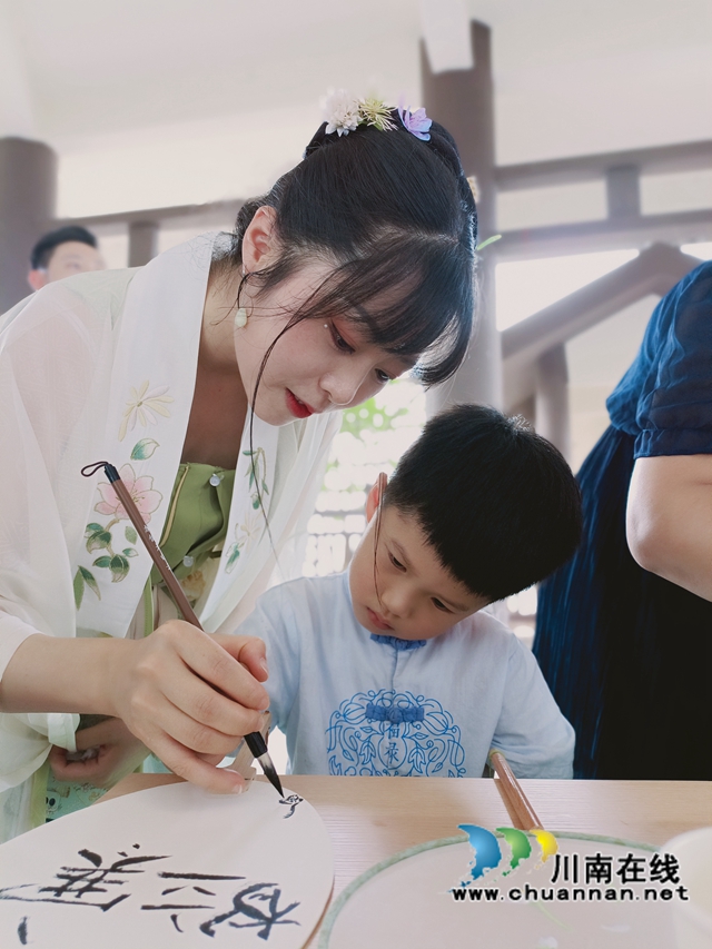 纳溪：着汉服、吃粽子、品茗茶……一场在网红公园的端午传统文化体验活动点燃“国潮热”(图3)