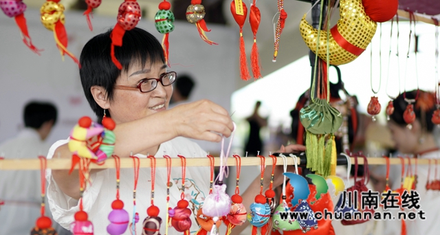 纳溪：着汉服、吃粽子、品茗茶……一场在网红公园的端午传统文化体验活动点燃“国潮热”(图7)