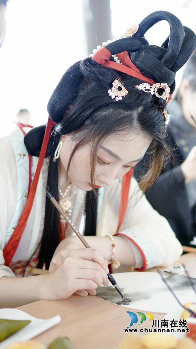 纳溪：着汉服、吃粽子、品茗茶……一场在网红公园的端午传统文化体验活动点燃“国潮热”(图8)