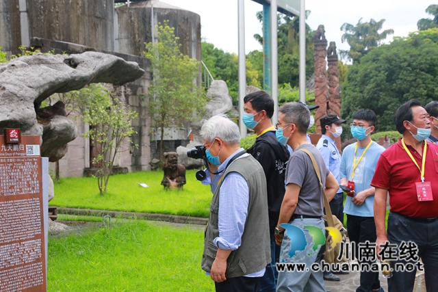 书画逢酒 笔墨飘香丨川中南七市老年书画联展会议代表采风沈子国酒庄(图6) 书画逢酒 笔墨飘香丨川中南七市老年书画联展会议代表采风沈子国酒庄(图6)