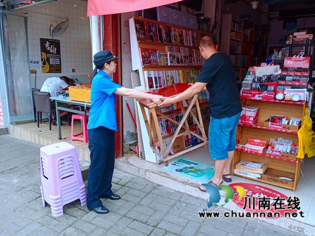 泸县综合行政执法局加强市容秩序管控为高考保驾护航(图2) 泸县综合行政执法局加强市容秩序管控为高考保驾护航(图2)