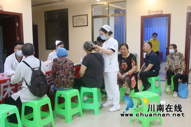 龙马潭区红星街道：我为群众办实事，公益义诊进社区(图5)