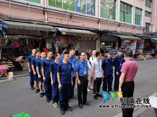 龙马潭区小市街道开展回龙湾商圈消防安全专项整治(图1)
