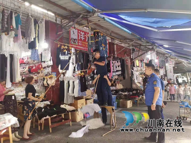 龙马潭区小市街道开展回龙湾商圈消防安全专项整治(图2)