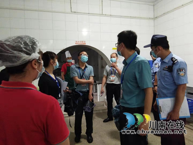 泸县云龙镇多部门联合开展中考前食品安全保障(图1)