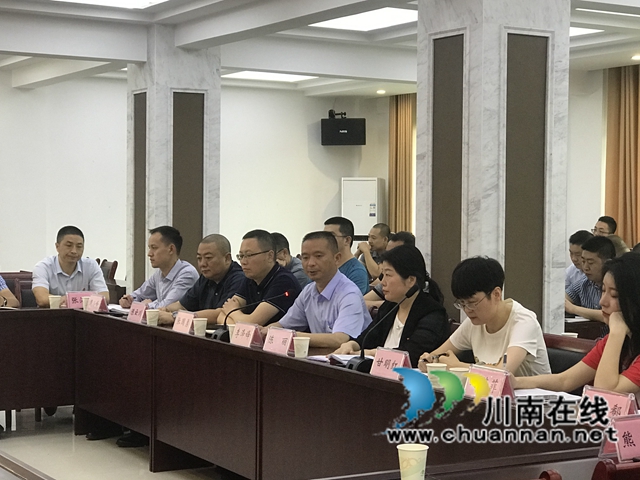 何刚到龙马潭区红星街道讲专题党课：勇担使命，开拓奋进，争做时代先锋(图4)