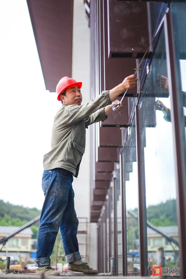 您好！欢迎来到绵泸高铁富顺站(图2)