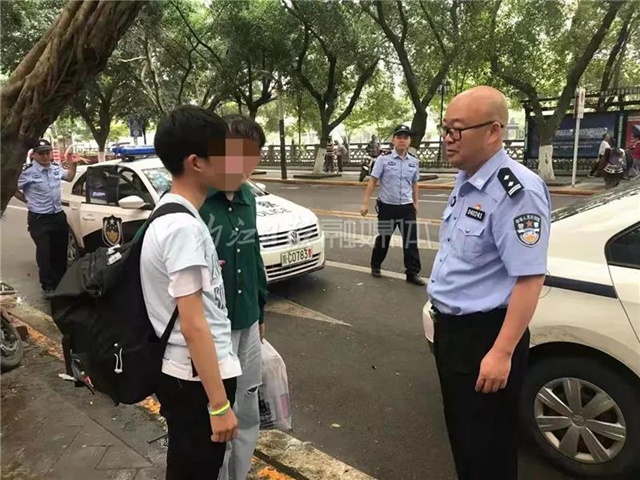 十万火急!男孩留下遗书失踪,内江自贡警方都出动了!(图1) 十万火急!男孩留下遗书失踪,内江自贡警方都出动了!(图1)