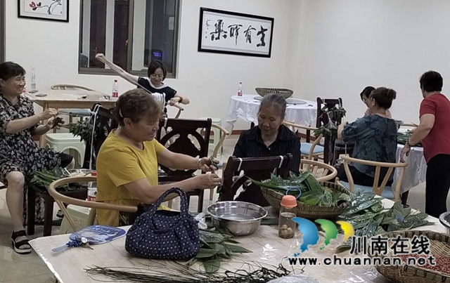 龙马潭：天立“粽工厂”连夜生产爱心香粽(图4)