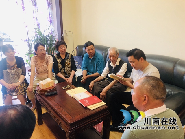 龙马潭区红星街道大驿坝社区党史学习教育：开展端午节“送学上门”活动(图1)