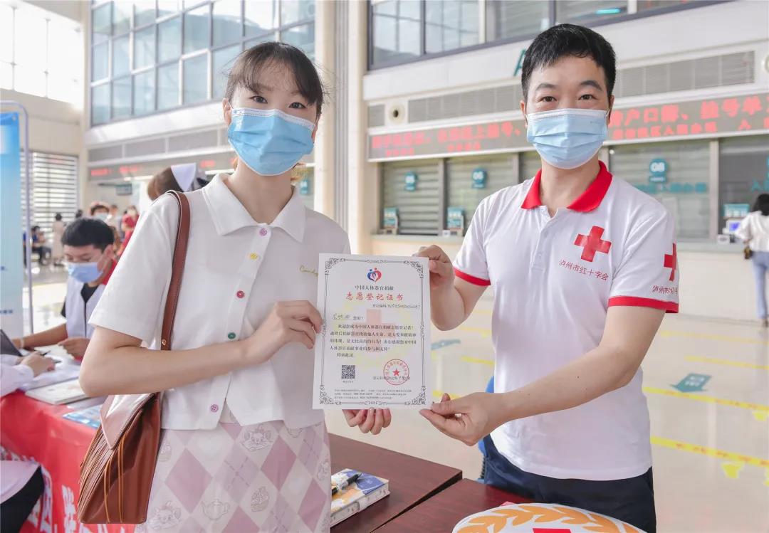 她只是路过，却从医院带走了一张“有份量”的证书！(图9)