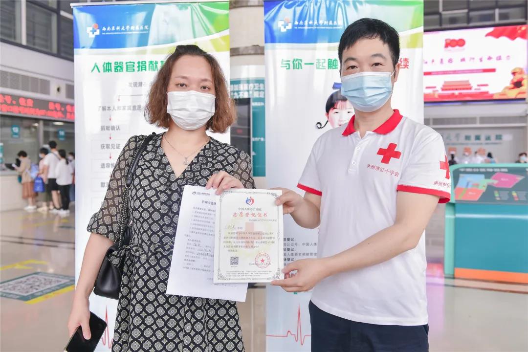 她只是路过，却从医院带走了一张“有份量”的证书！(图10)