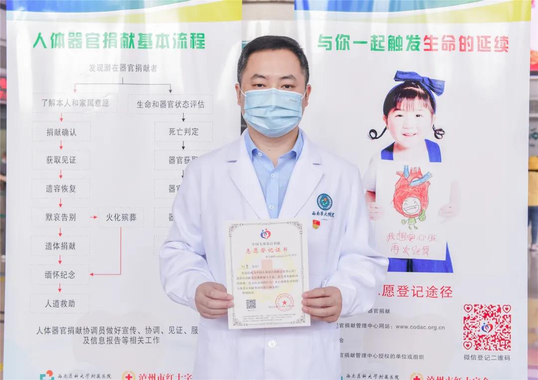 她只是路过，却从医院带走了一张“有份量”的证书！(图13)