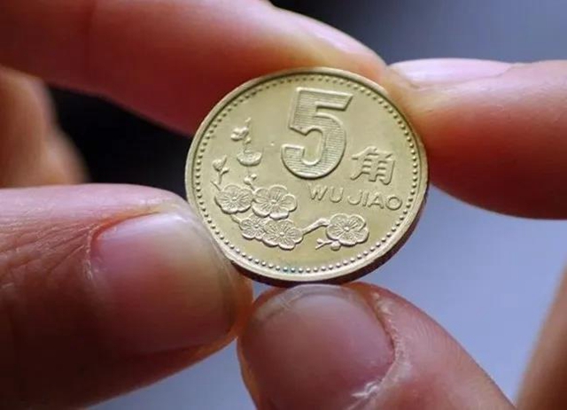 【惊险】泸州3岁熊孩子吞下硬币,帅气男医生跪地取出!(图3) 【惊险】泸州3岁熊孩子吞下硬币,帅气男医生跪地取出!(图3)