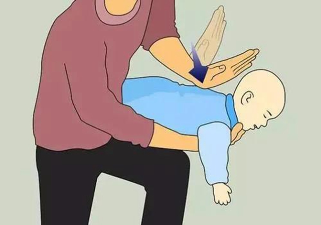 【惊险】泸州3岁熊孩子吞下硬币,帅气男医生跪地取出!(图11) 【惊险】泸州3岁熊孩子吞下硬币,帅气男医生跪地取出!(图11)